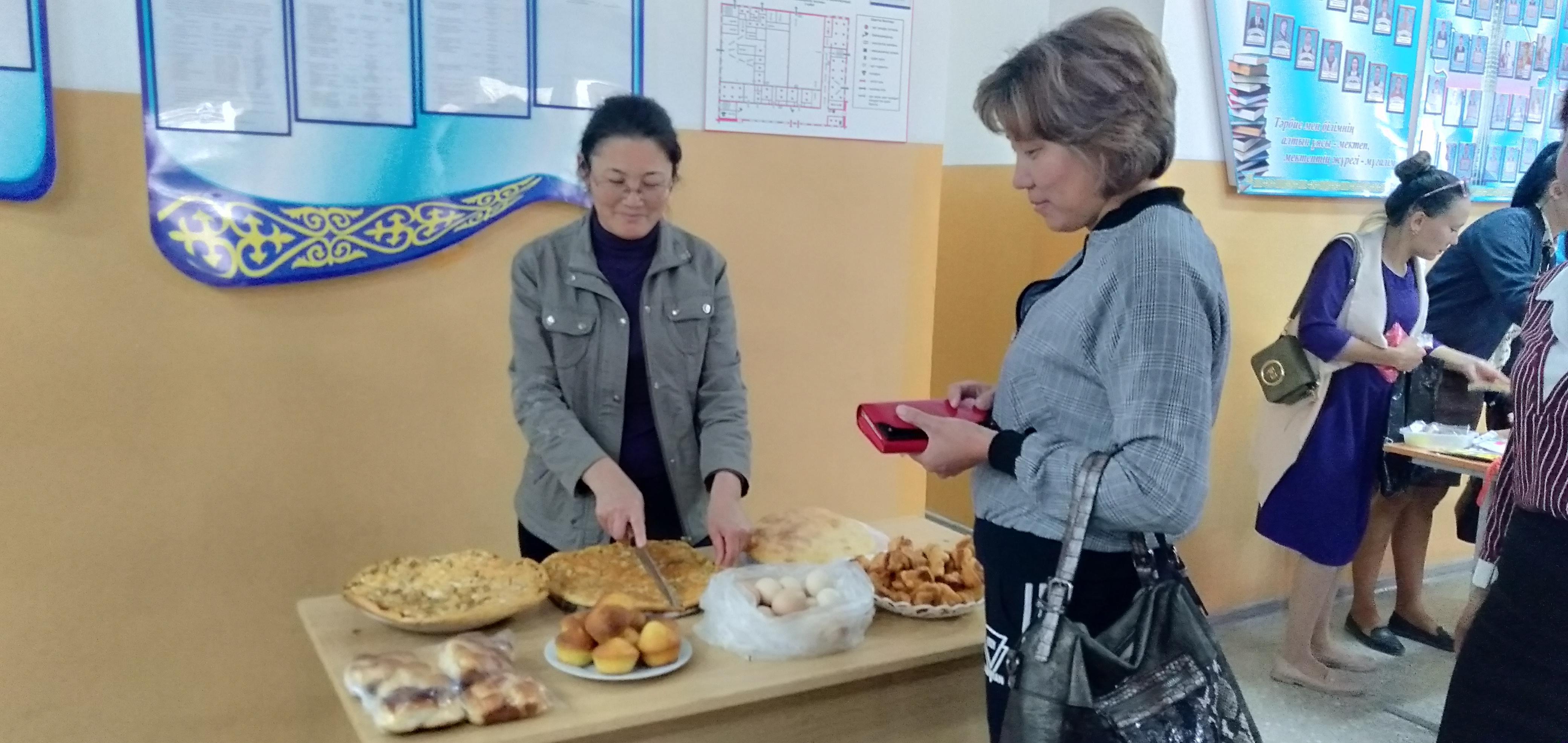 Мұғалімдер арасында ұйымдастырылған мектепішілік жәрмеңке