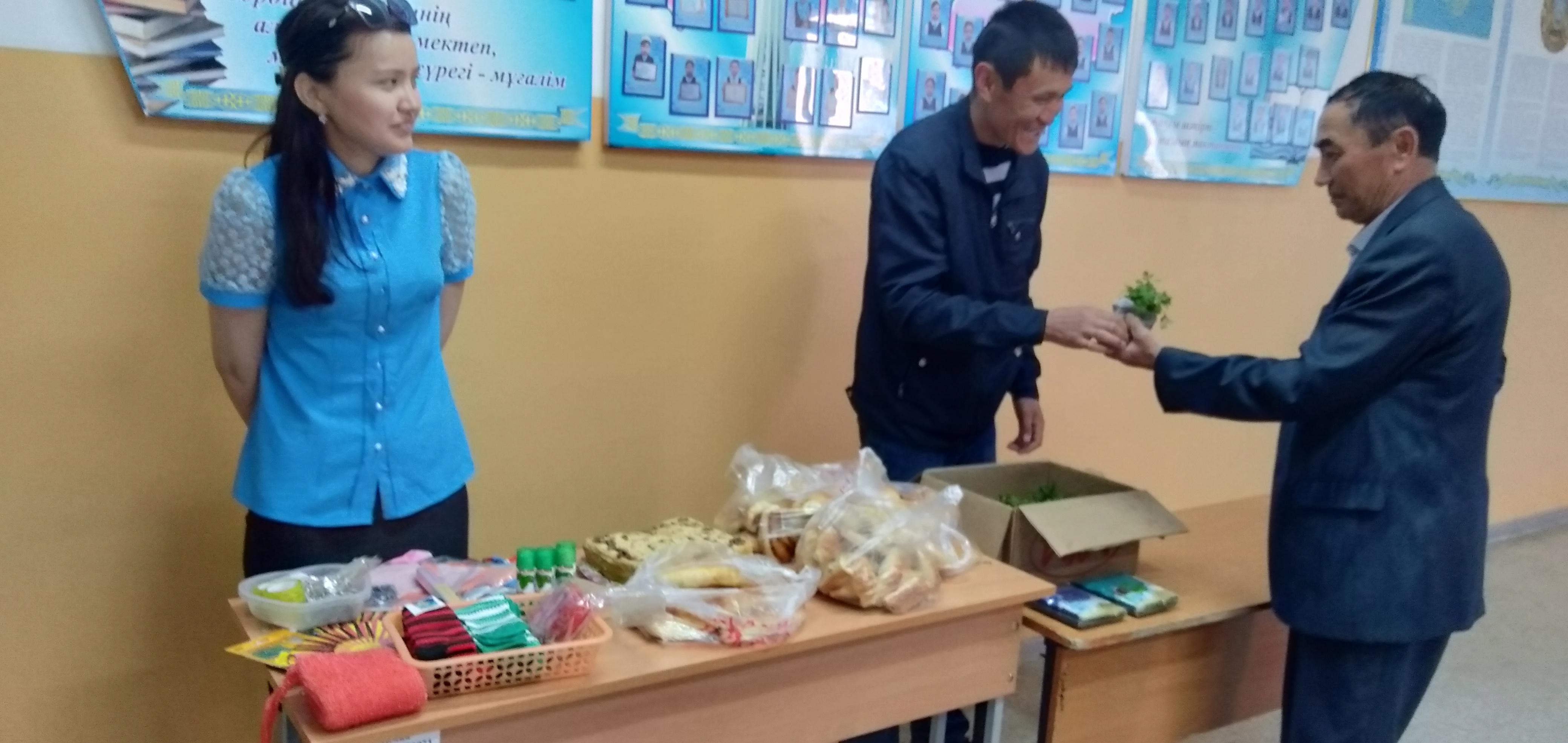 Мұғалімдер арасында ұйымдастырылған мектепішілік жәрмеңке