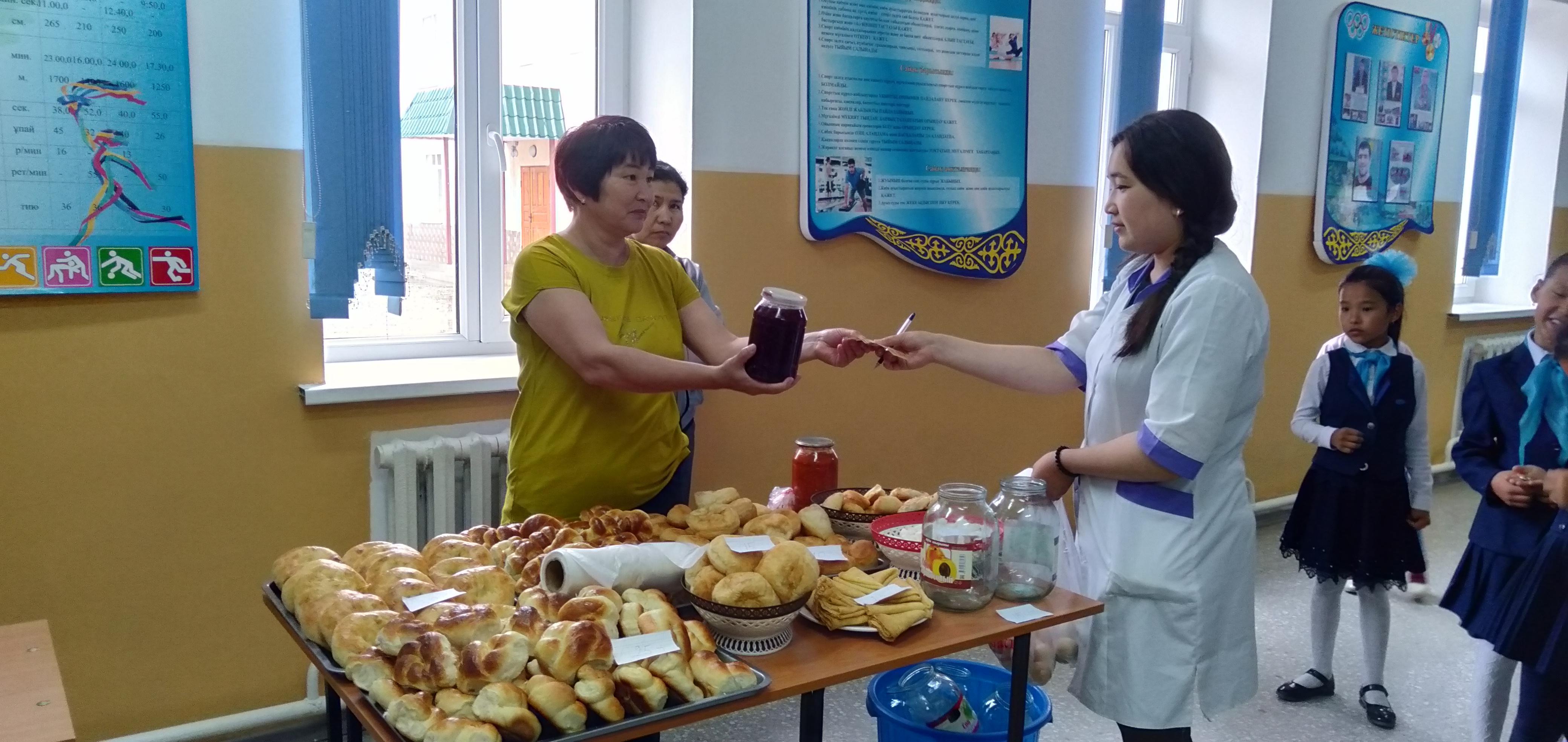 Мұғалімдер арасында ұйымдастырылған мектепішілік жәрмеңке