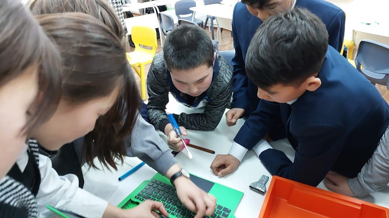 19.01.2023 жылы мектебімізде 7-8 сынып оқушылары арасында математика, физика, химия, биология және информатика пәні мұғалімдері «Оқушылардың математикалық, оқу жаратылыстану –ғылыми сауаттылығын және креативті ойлауын дамыту » тақырыбында шығармашылы