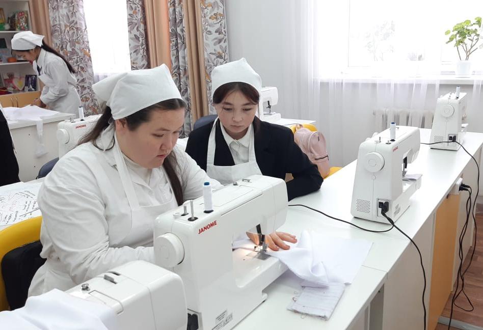 « Халықтық пішім негізінде киім үлгілерінің дизайыны. Тұтас жеңдер» тақырыбы